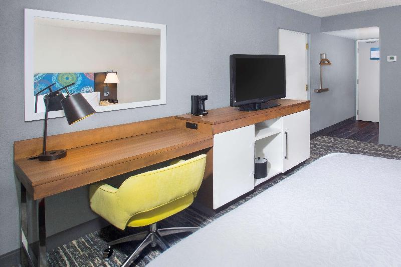 キングサイズベッドのスタンダードルーム, Hampton Inn & Suites Annapolis