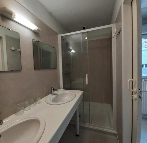Семейный Номер, Hôtel Labat