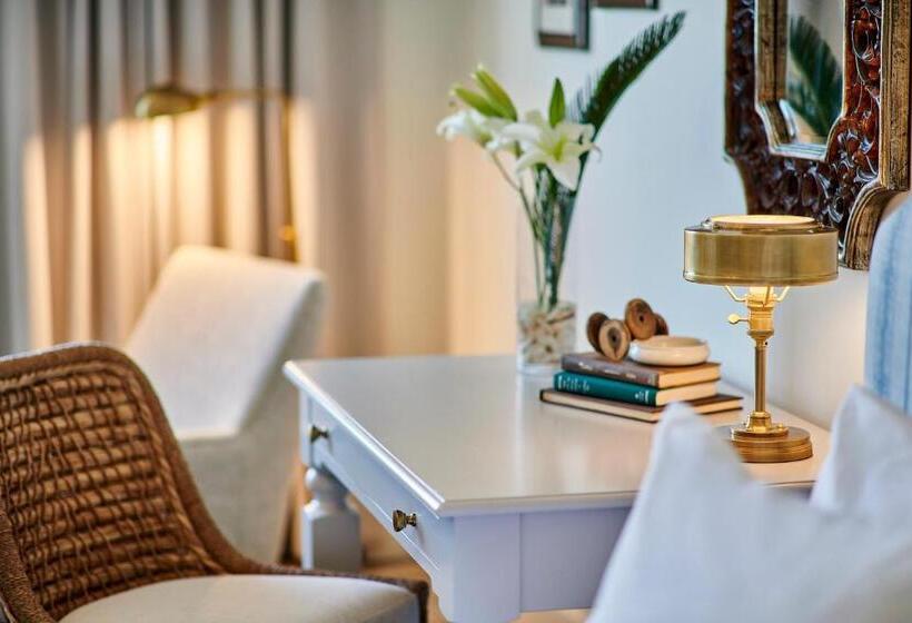 جناح مزوَّد بشرفة, Harbourview Inn