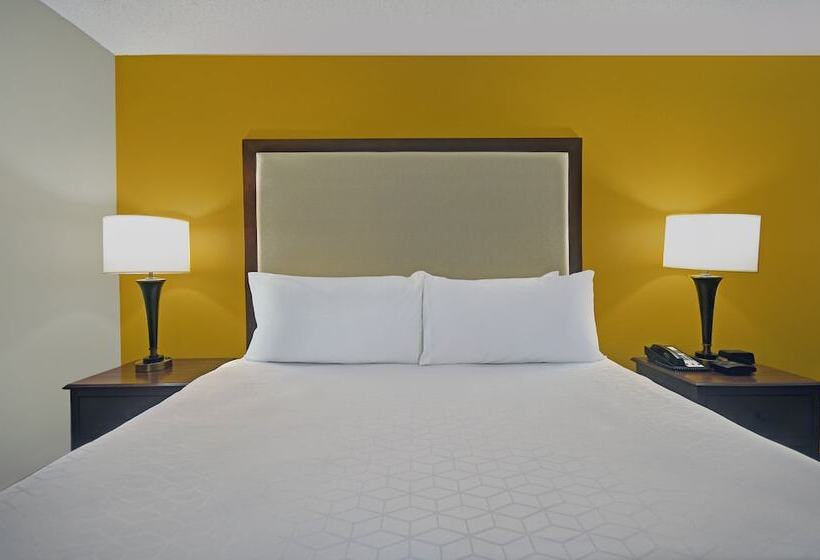 Люкс, Holiday Inn Express & Suites Cincinnati Riverfront, An Ihg