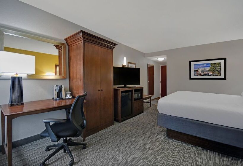 Номер Стандарт, Holiday Inn Express & Suites Cincinnati Riverfront, An Ihg