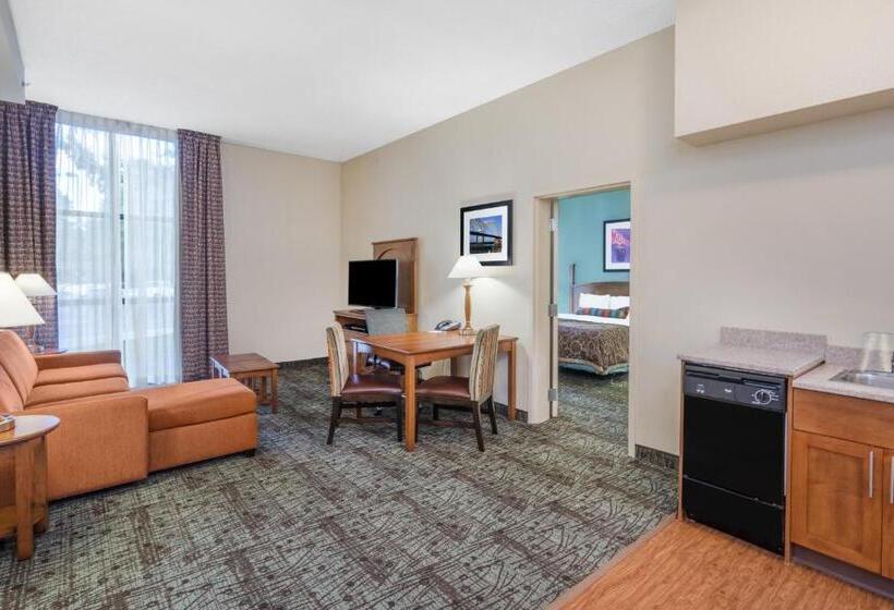 סוויטה מותאמת לאדם עם מוגבלויות, Staybridge Suites Memphis Poplar Ave East, An Ihg