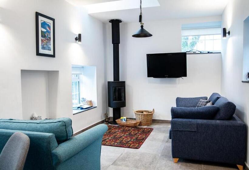 بانگلوی استاندارد, Swansea Valley Holiday Cottages