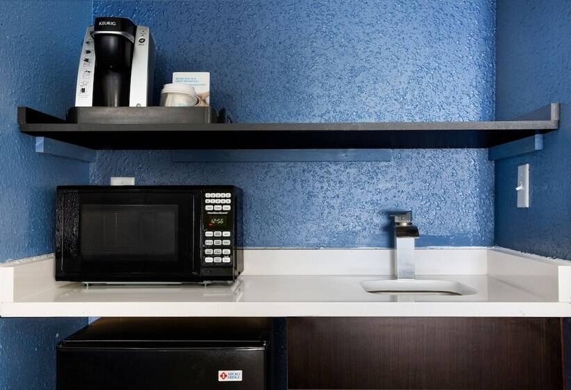 スイート, Holiday Inn Express & Suites Dayton Huber Heights By Ihg