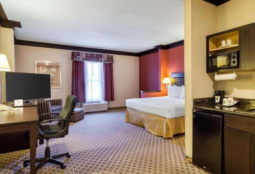 Люкс с гидромассажем, Quality Inn & Suites Oakwood Village   Cleveland South
