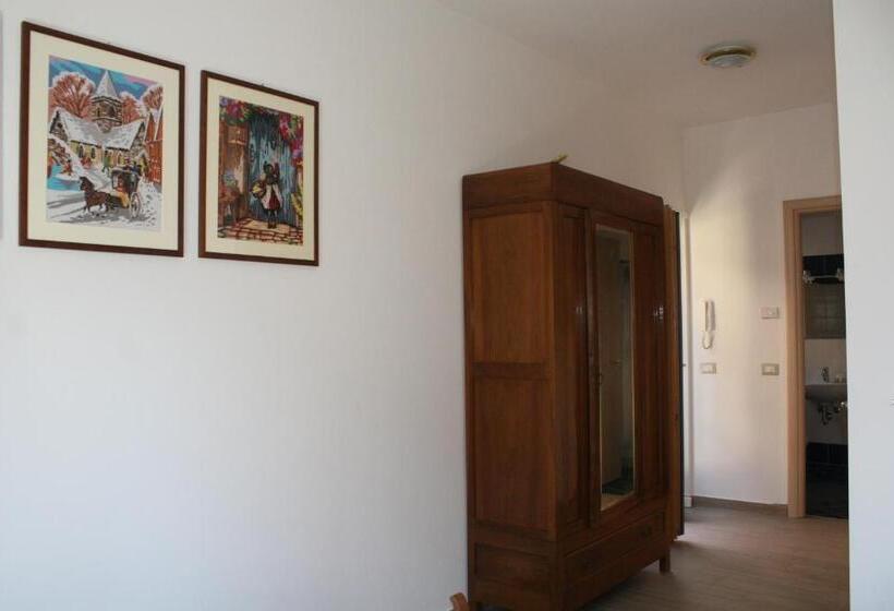Номер Стандарт с Балконом, B&b Della Contrada Varenna