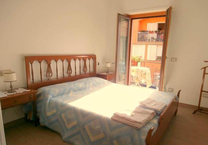 Номер Стандарт с Балконом, B&b Della Contrada Varenna