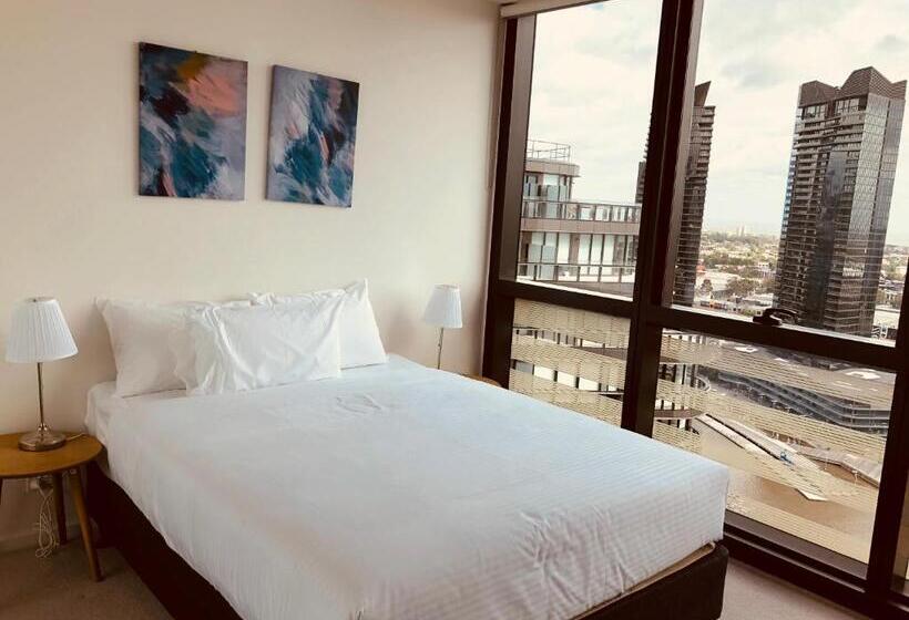 2 Bedrooms Apartment City View, Winston Apartments Docklands