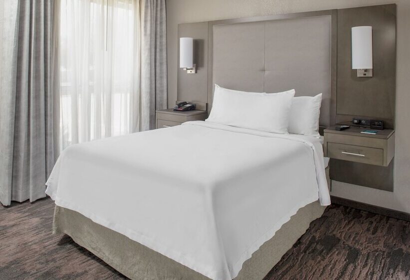 Suite Adaptée aux Personnes à Mobilité Réduite, Addison Suites