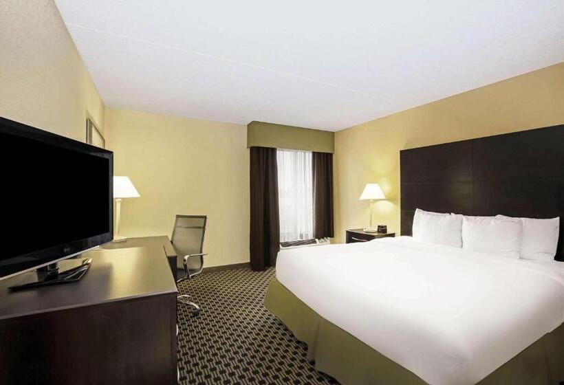 Номер Стандарт, La Quinta Inn & Suites By Wyndham Salina