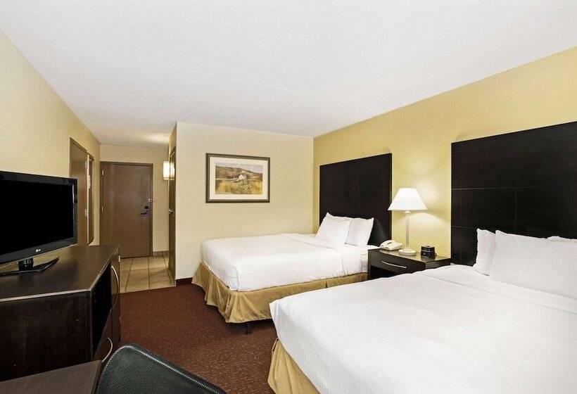 Люкс, La Quinta Inn & Suites By Wyndham Salina