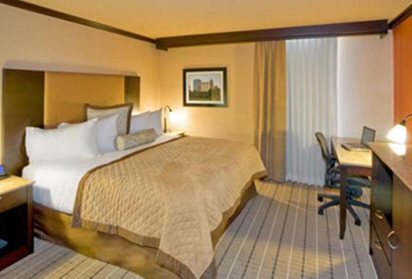Стандартный Номер Кровать Кинг, Wyndham Garden Oklahoma City Hotel & Conference Ctr Near Airport, Fairgrounds Paycom & I40