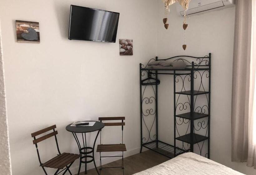 Номер Стандарт Вид на Море с Балконом, Hôtel Le Carnon