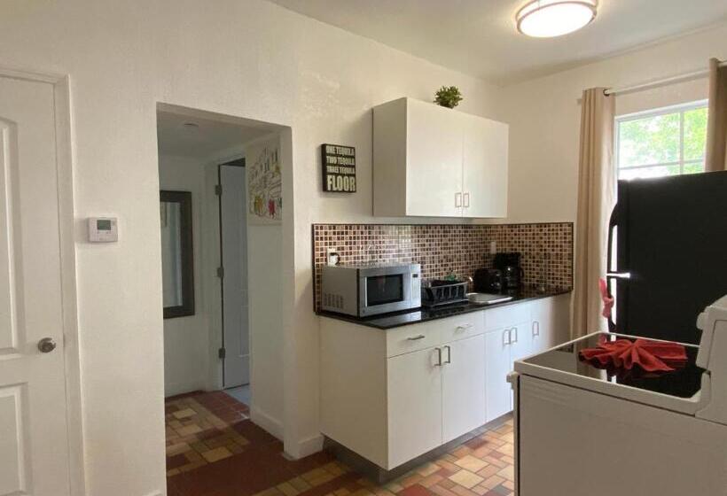 דירת חדר בקומת קרקע, Harding Boutique Apartments