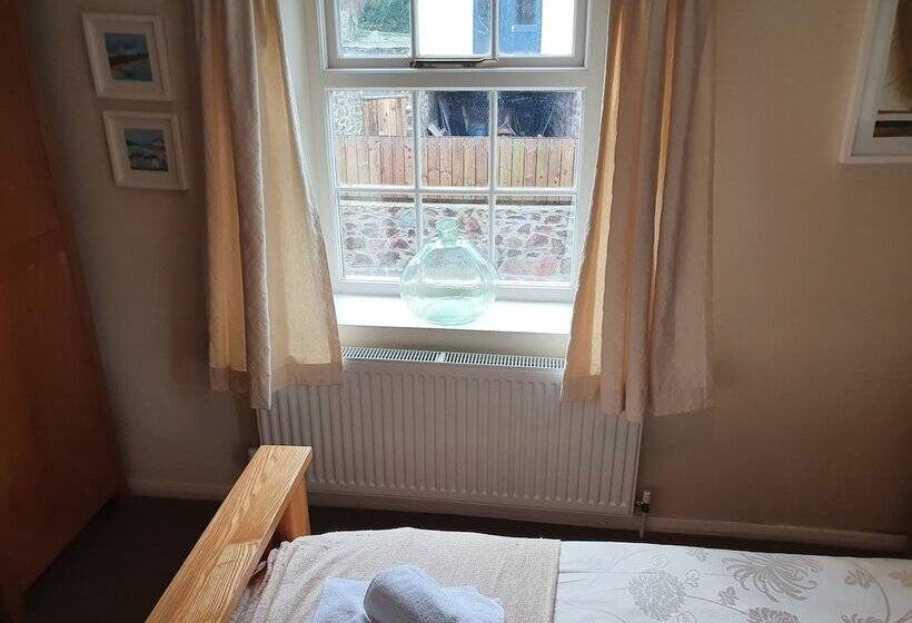 Номер Стандарт, Halfway House Inn