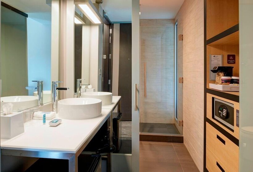 Люкс, Aloft Columbus Westerville