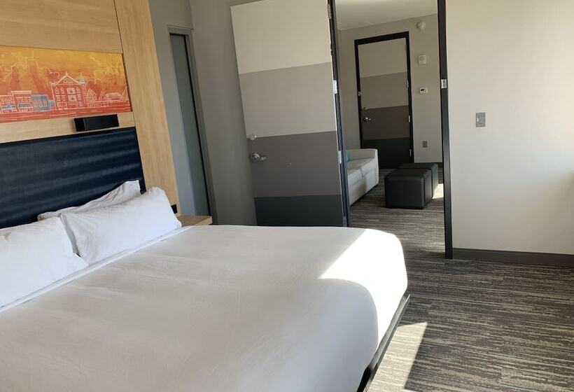 Люкс, Aloft Columbus Westerville