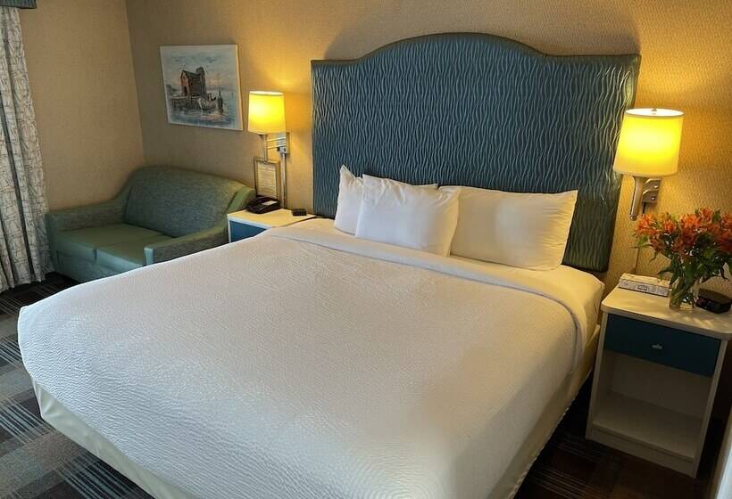 Номер Премиум, King's Port Inn