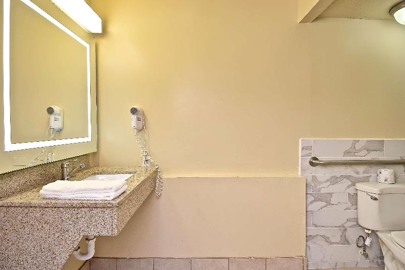 Номер Стандарт Адаптированный для Инвалидов, Surestay Hotel By Best Western Sarasota Lido Beach