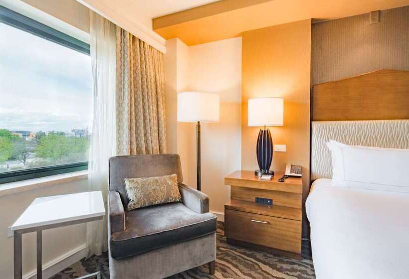 스탠다드 스튜디오 킹침대, The Inverness Denver, a Hilton Golf & Spa Resort