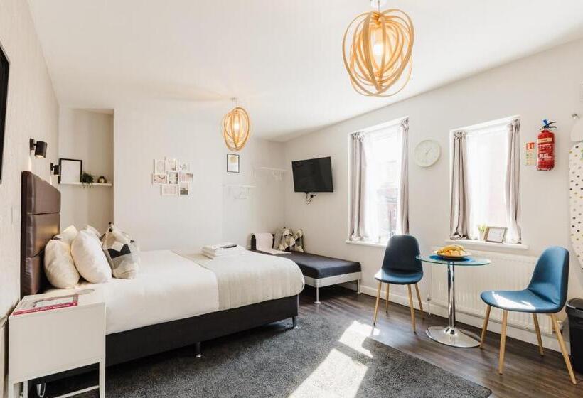 Студия Стандарт, Design Suites Lytham
