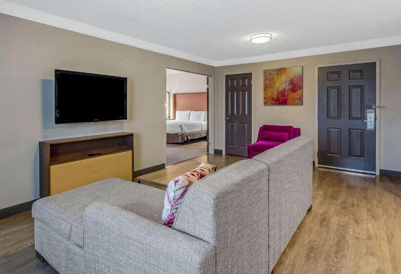 سوئیت برای معلولان, La Quinta By Wyndham San Francisco Airport North   Free Airport Shuttle