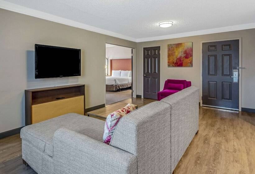 سوئیت برای معلولان, La Quinta By Wyndham San Francisco Airport North   Free Airport Shuttle
