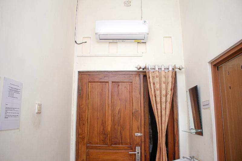 اتاق استاندارد, Capital O 2258 Santana Syariah Guest House