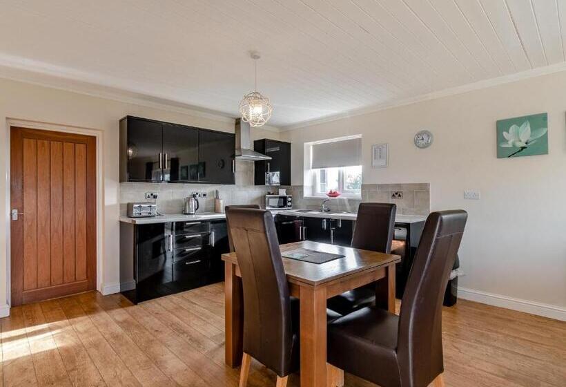 Шале 1 Спальня, Hornsea Lakeside Lodges