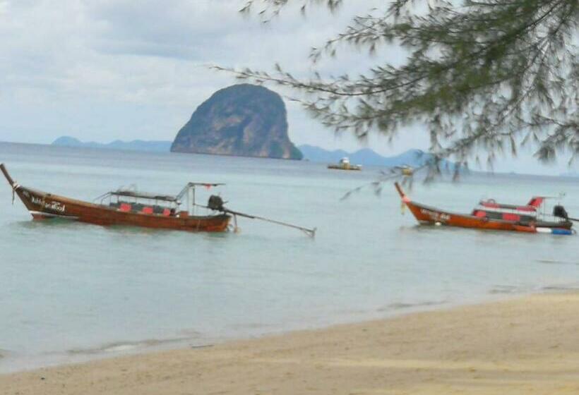 스탠다드 방갈로, Koh Ngai Seafood