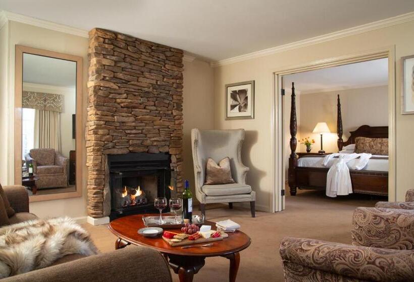 Superior suite with view, Meadowbrook Inn