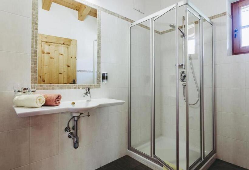 اتاق استاندارد, Andis Almdorf