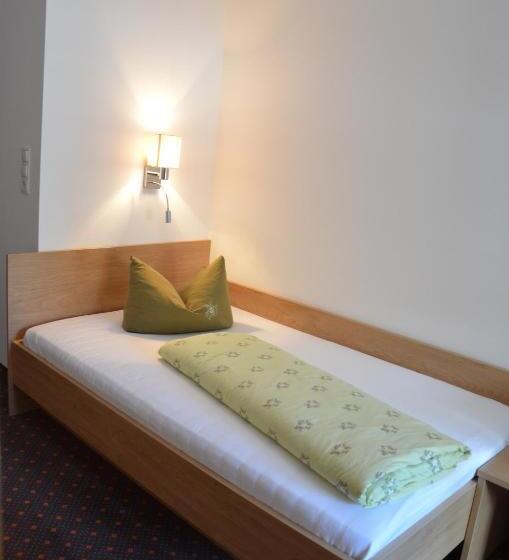 اتاق استاندارد یک نفره, Andis Almdorf