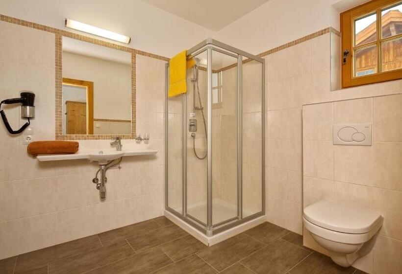 آپارتمان 2 خوابه, Andis Almdorf
