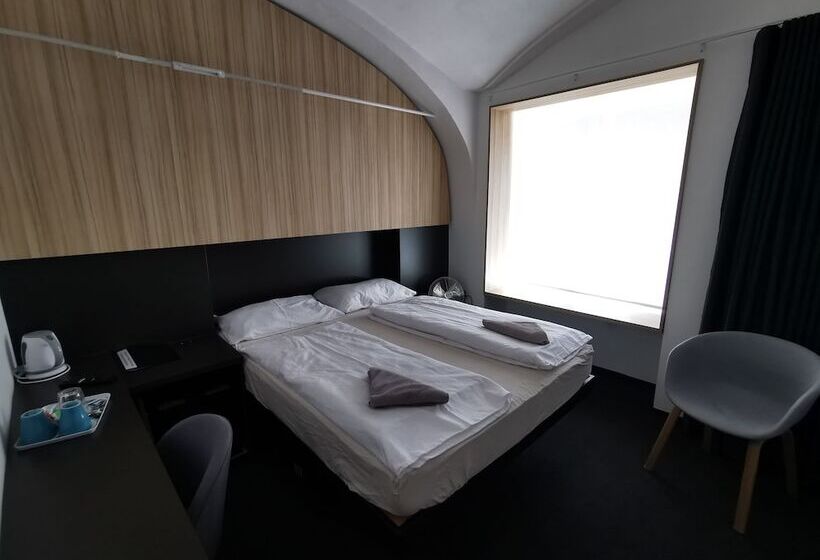 اتاق استاندارد, Cha Cha Rooms