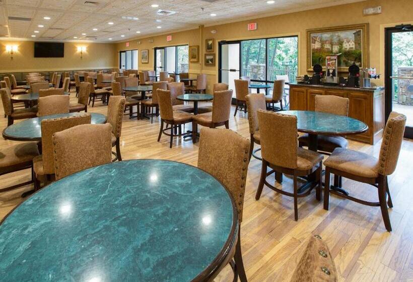 Deluxe room with river view, Music Road Resort Hotel And Inn