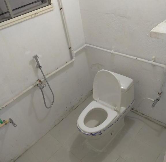 اتاق استاندارد یک نفره, Mayurapriya Inn