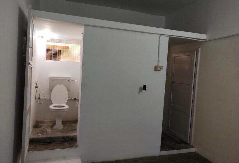 اتاق استاندارد یک نفره, Mayurapriya Inn