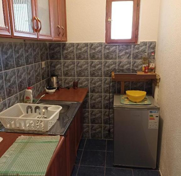 اتاق استاندارد یک نفره, Apartments & Rooms Vitko