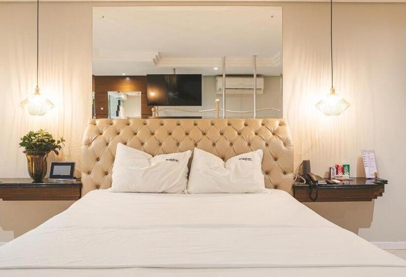 자쿠지 스위트, Motel Kalahari