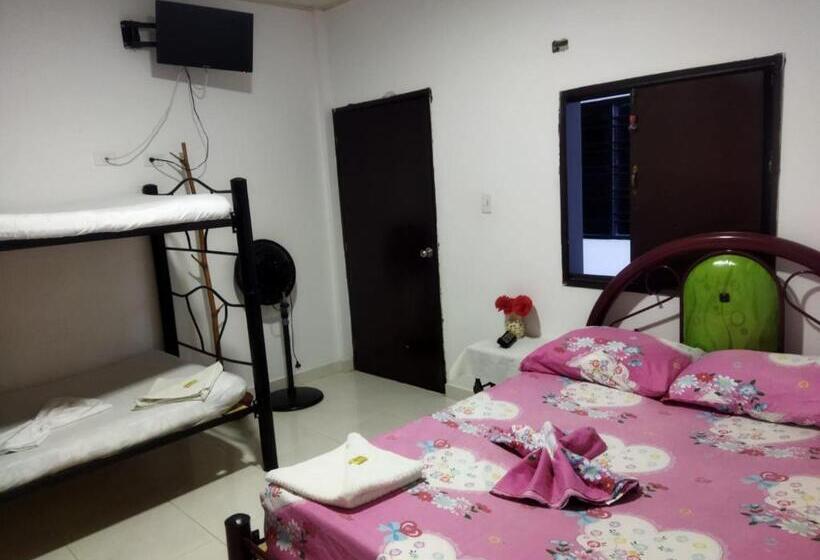 4인용 스탠다드 룸, Hostal Sarita