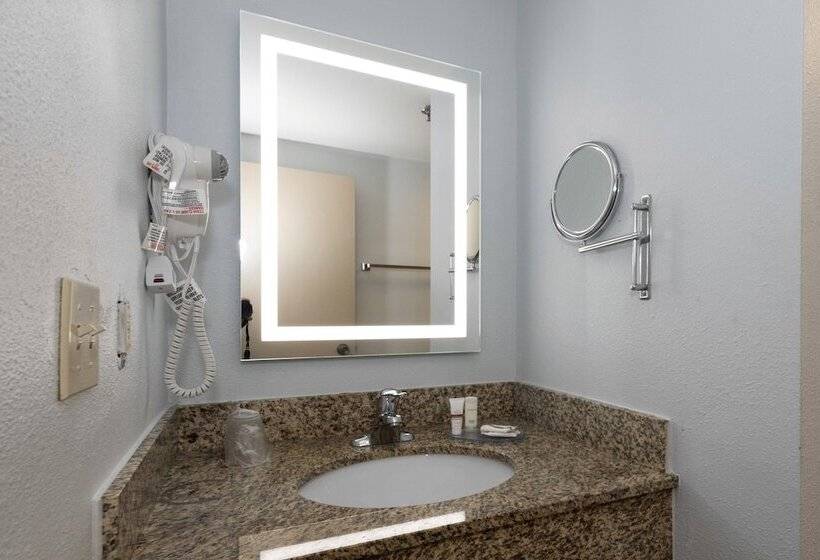 Номер Superior, Red Roof Inn & Suites Wilmington – New Castle