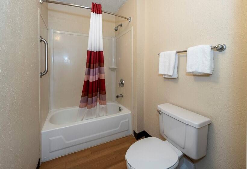Номер Deluxe, Red Roof Inn Tinton Falls  Jersey Shore