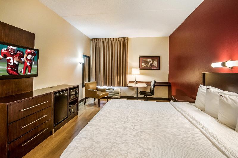 Номер Superior Кровать Кинг, Red Roof Inn Plus Raleigh Downtown Ncsu Conv Center