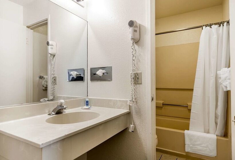 Номер Стандарт 2 Двуспальные Кровати, Rodeway Inn Wine Country