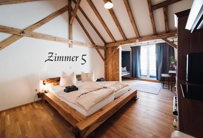 스탠다드 스튜디오, Alte Kass Hotel & Kaffeehaus