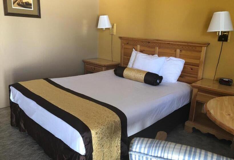 Номер Deluxe, Knights Inn   Baker City