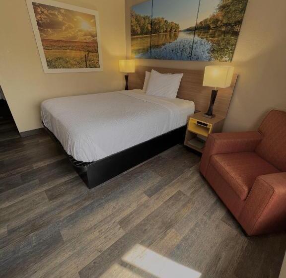 스탠다드 룸, Days Inn & Suites By Wyndham Kaukauna Wi