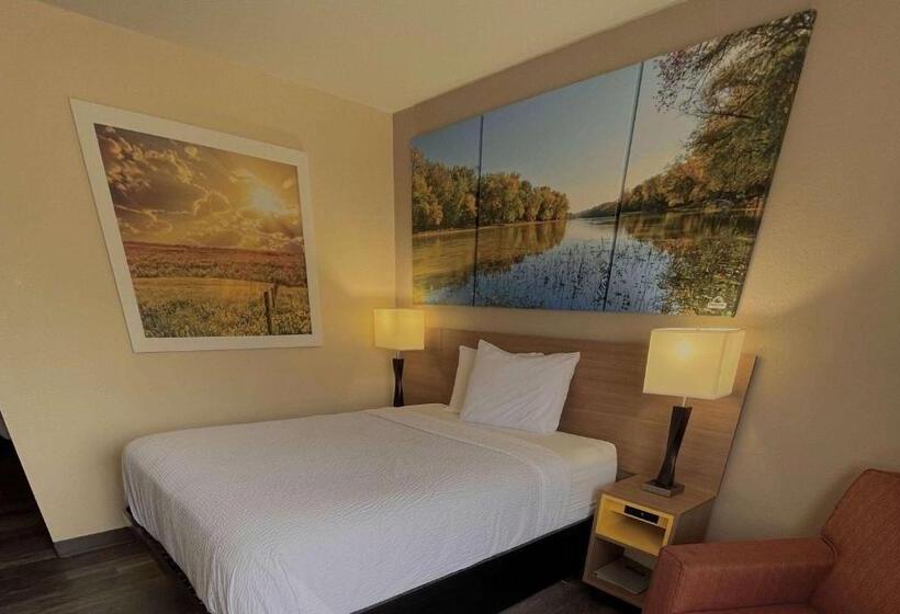 스탠다드 룸, Days Inn & Suites By Wyndham Kaukauna Wi