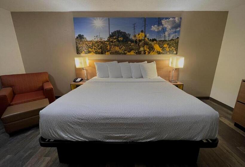 Люкс Кровать Кинг, Days Inn & Suites By Wyndham Kaukauna Wi